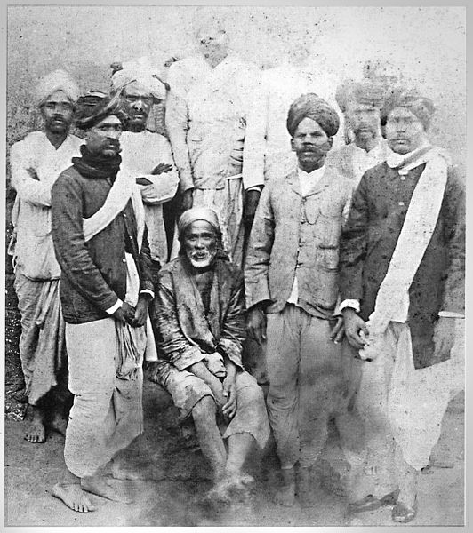 532px-Shirdi_Sai_Baba_and_devotees2