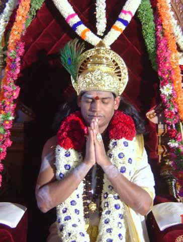 The SPH adorning the swarna kirita